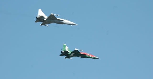Two_JF-17_Thunders