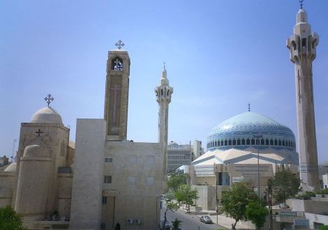 2014_Mosque_beside_Cherch_Amman_153992214