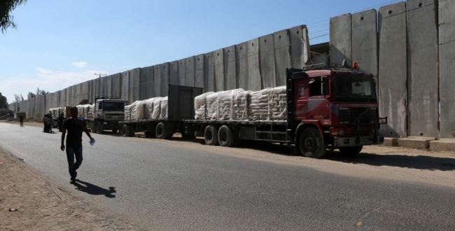387473_Trucks-cement-Gaza-650x330