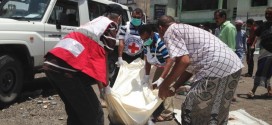 Staff from the ICRC and the Yemeni Red Crescent Society (YRCS) help to collect and transport the bodies of people who died due to fighting. / CC BY-NC-ND/ICRC/O. Chassot